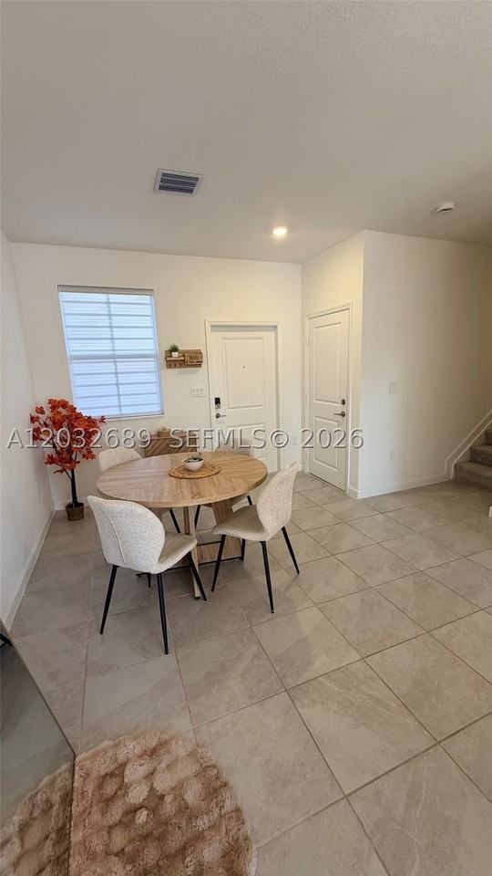 2424 Se 29th St - Photo 3 of 15