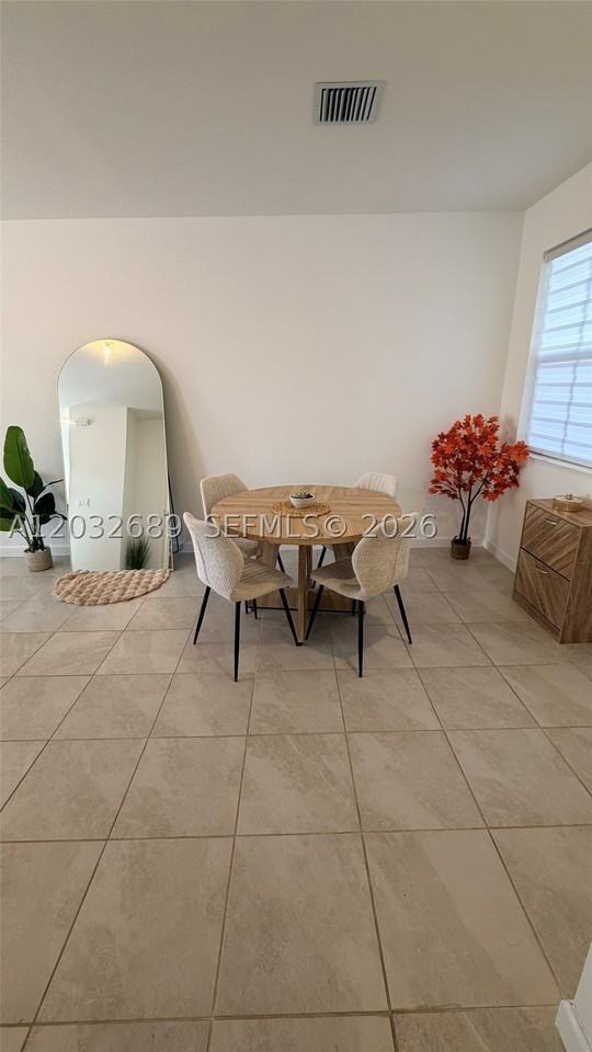 2424 Se 29th St - Photo 4 of 15