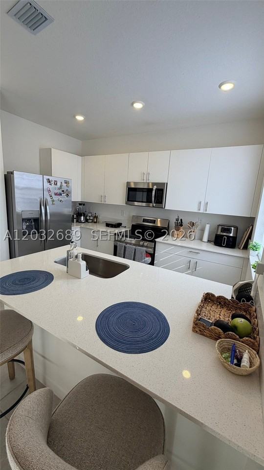 2424 Se 29th St - Photo 5 of 15