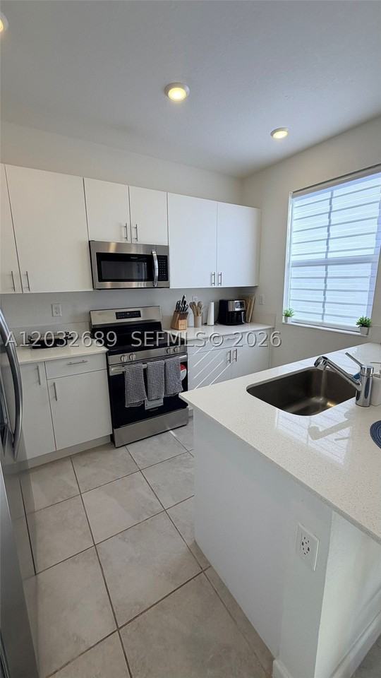 2424 Se 29th St - Photo 6 of 15