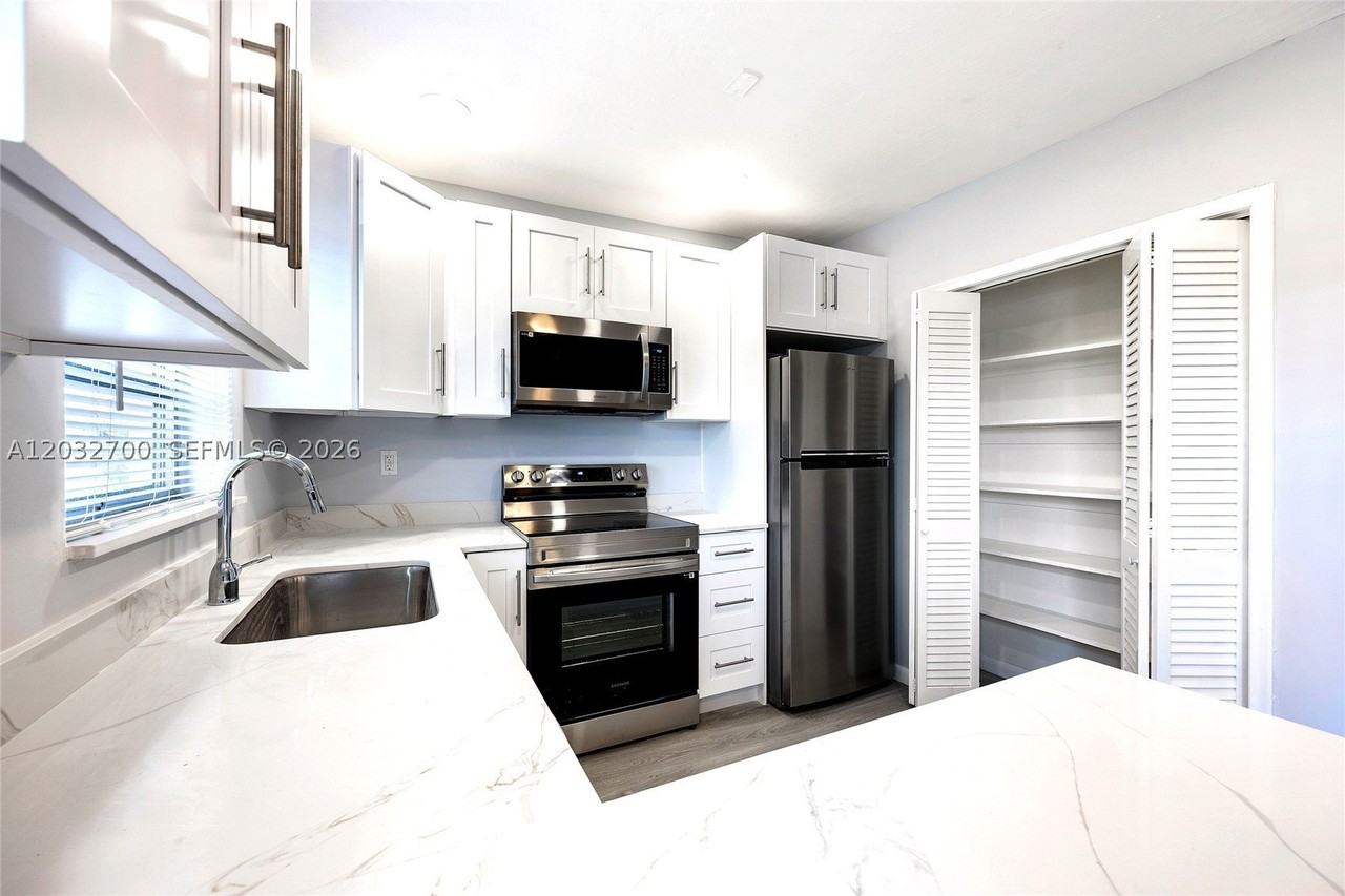 1825 Cleveland St #12 - Photo 4 of 15