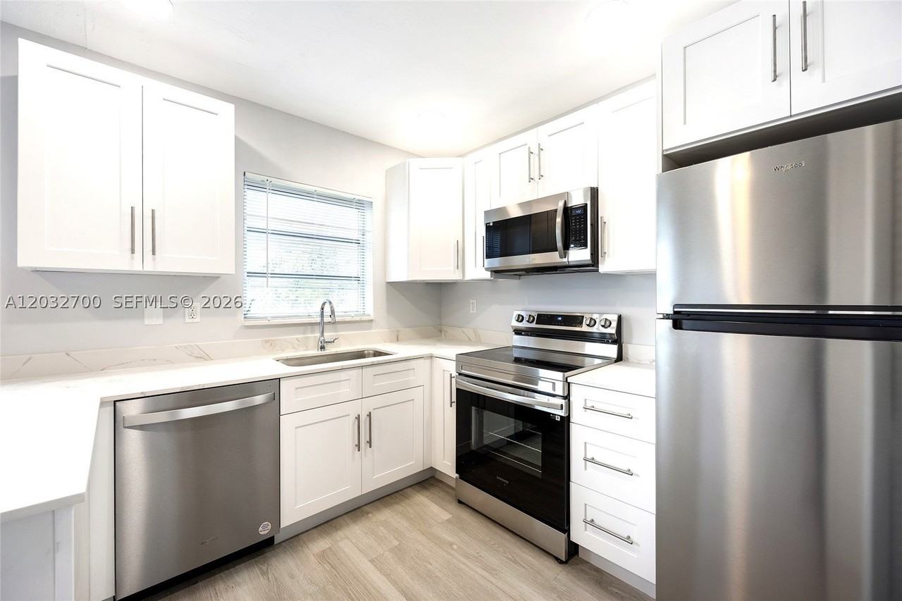 1825 Cleveland St #12 - Photo 5 of 15
