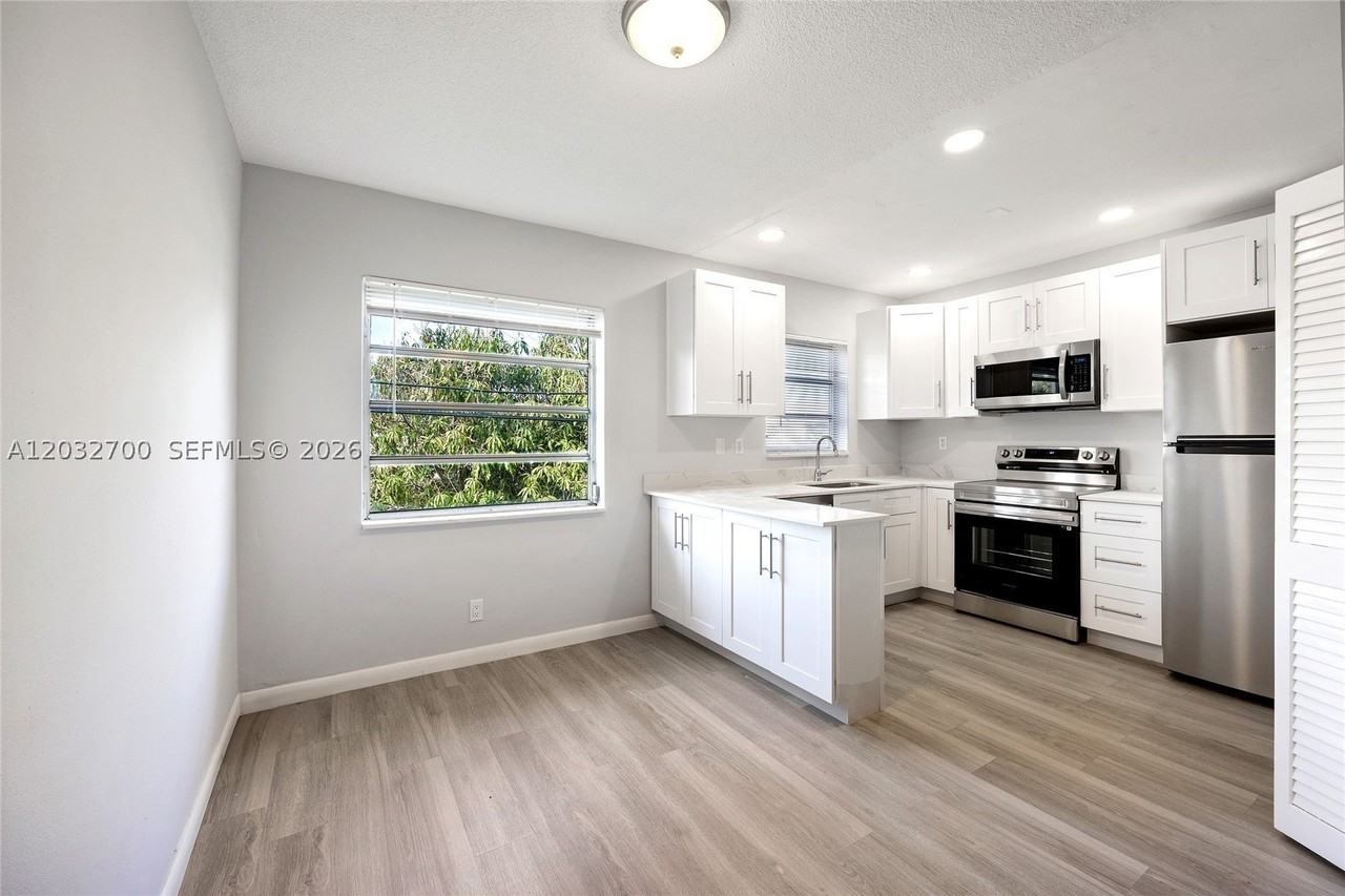 1825 Cleveland St #12 - Photo 6 of 15