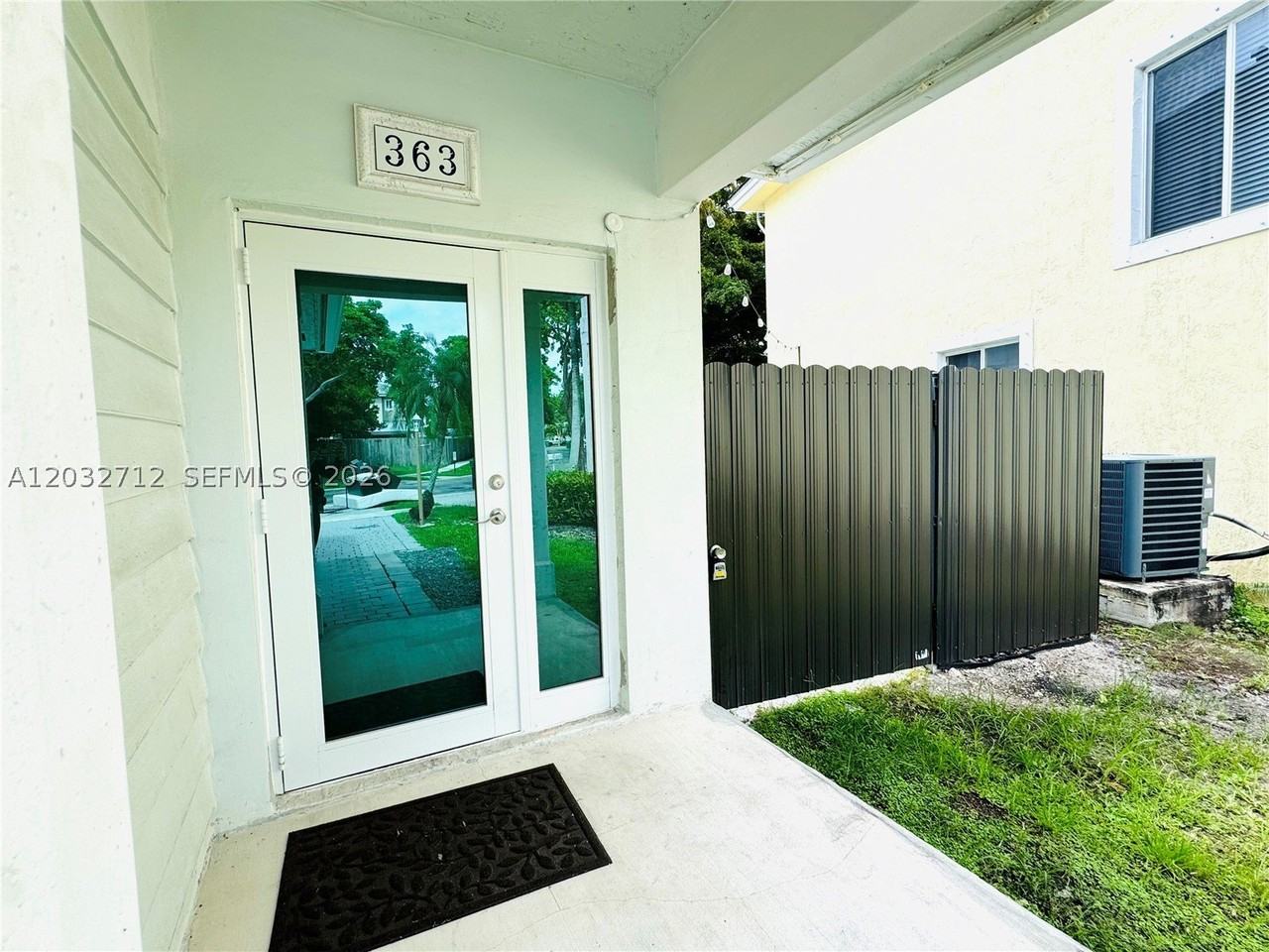 363 Ne 35th Ter - Photo 6 of 44