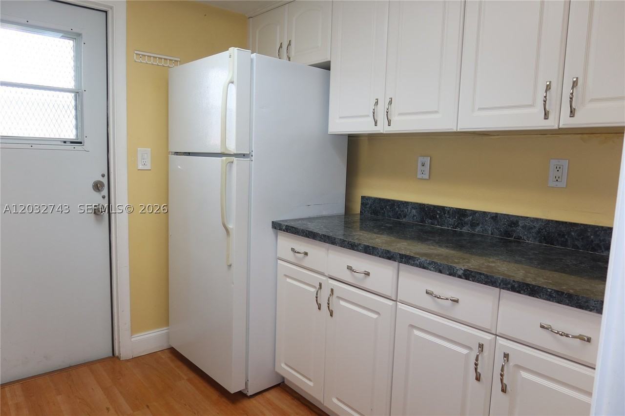 1850 Ne 169th St #312 - Photo 7 of 32