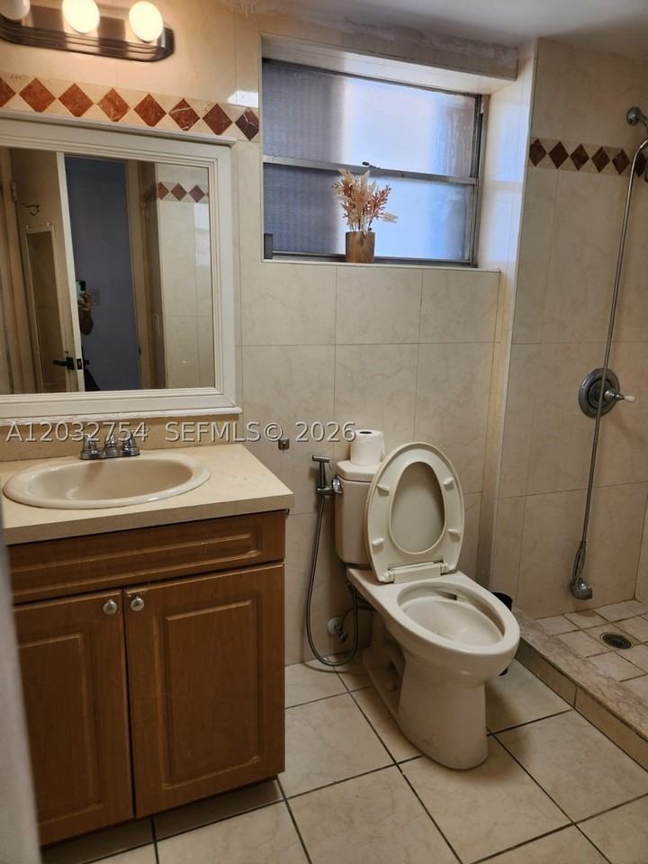 160 Royal Palm Rd #215 - Photo 2 of 4