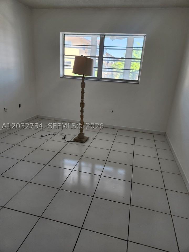 160 Royal Palm Rd #215 - Photo 3 of 4