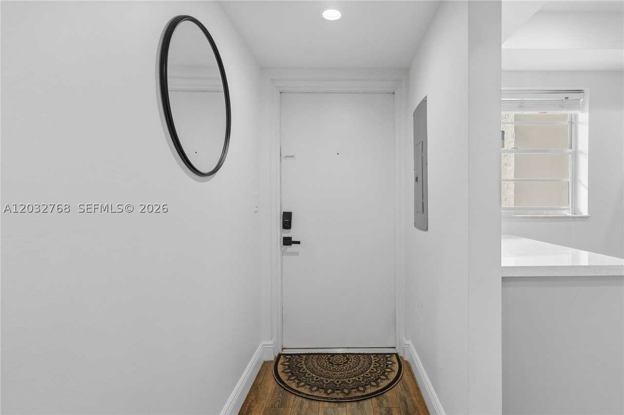 9340 Lagoon Pl #304 - Photo 7 of 31