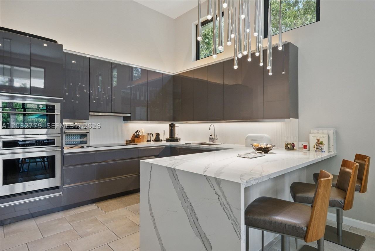 1755 Sw 4th Ave - Photo 6 of 23