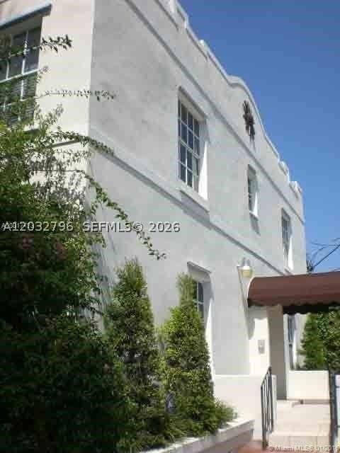 577 Ne 62nd St #2 - Photo 7 of 22