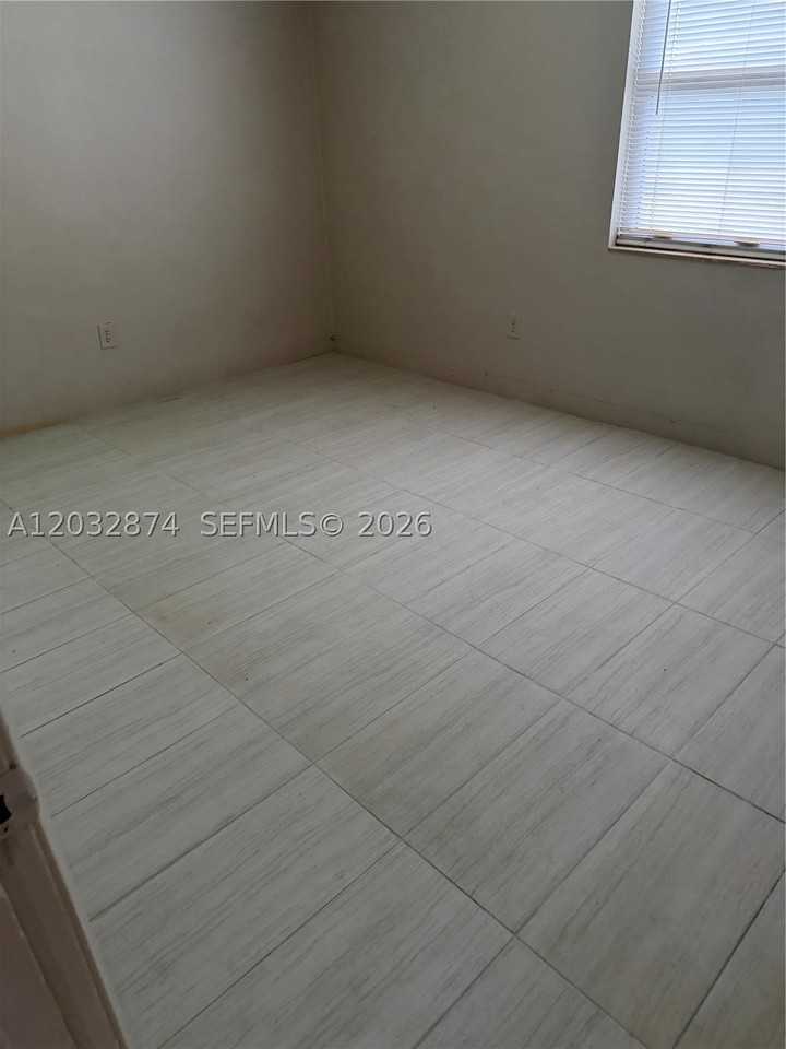 307 Nw 12th Ave #2 - Photo 4 of 7
