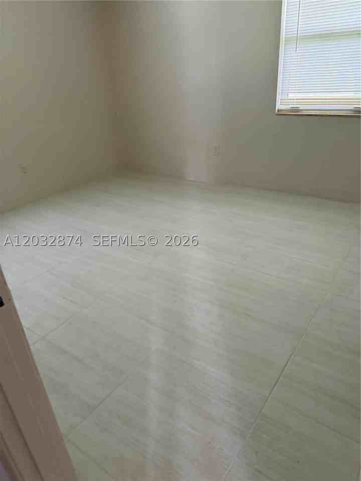 307 Nw 12th Ave #2 - Photo 5 of 7