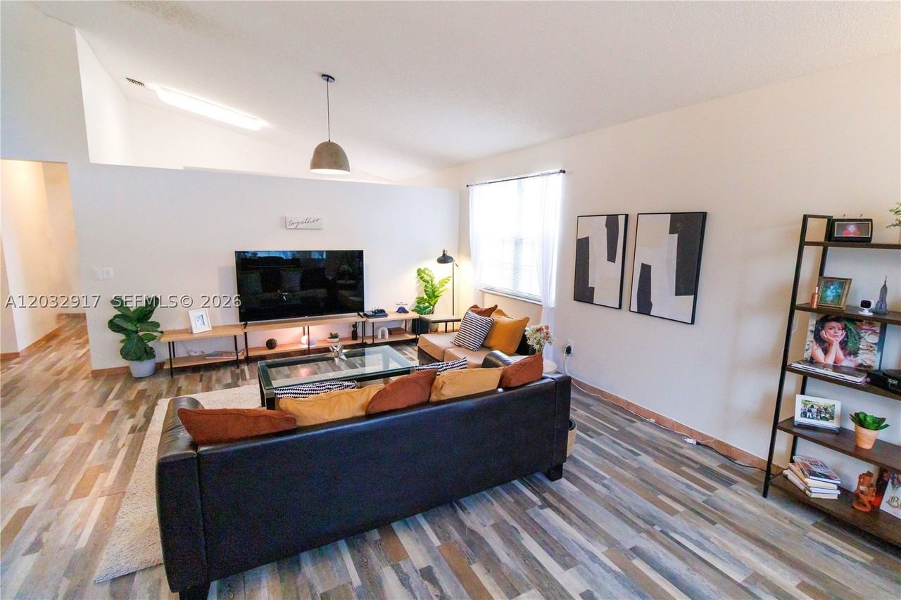 251 Nw 151st Ave - Photo 3 of 24