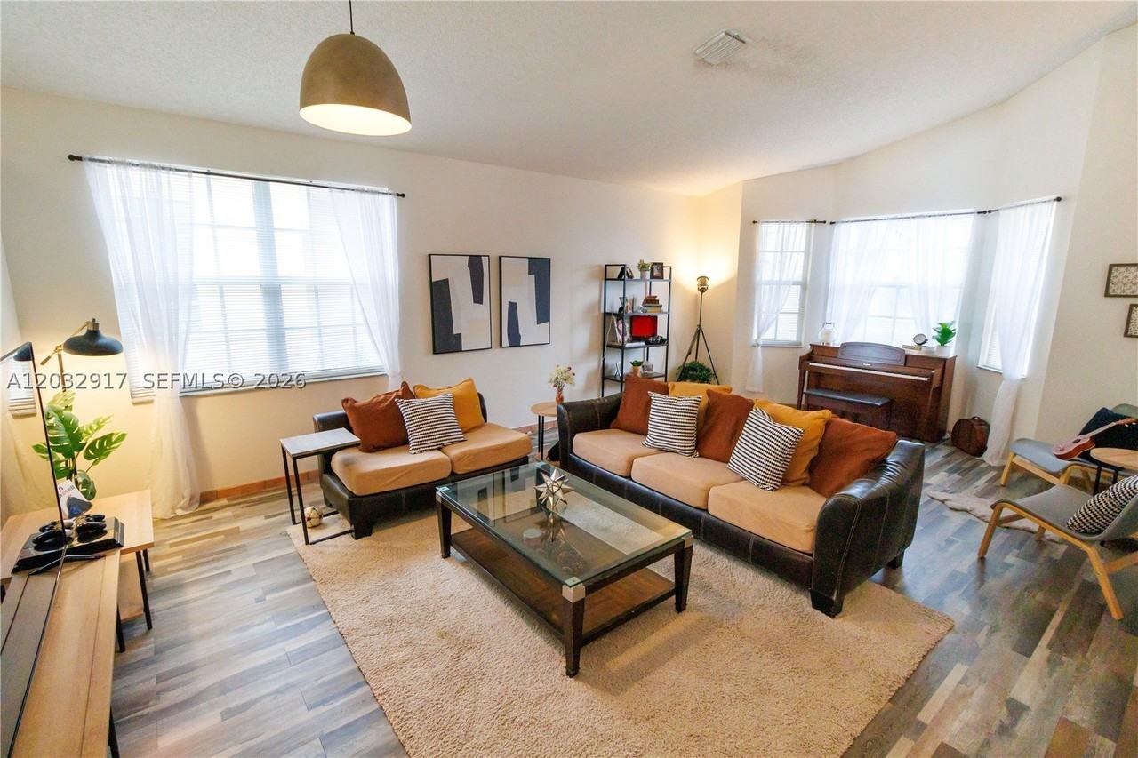 251 Nw 151st Ave - Photo 5 of 24