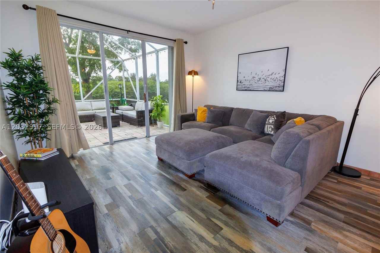 251 Nw 151st Ave - Photo 7 of 24