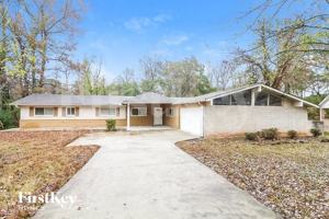 featured image of 2483 Kings Park Cir