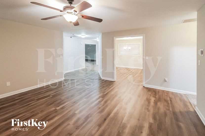 2483 Kings Park Cir - Photo 3 of 15