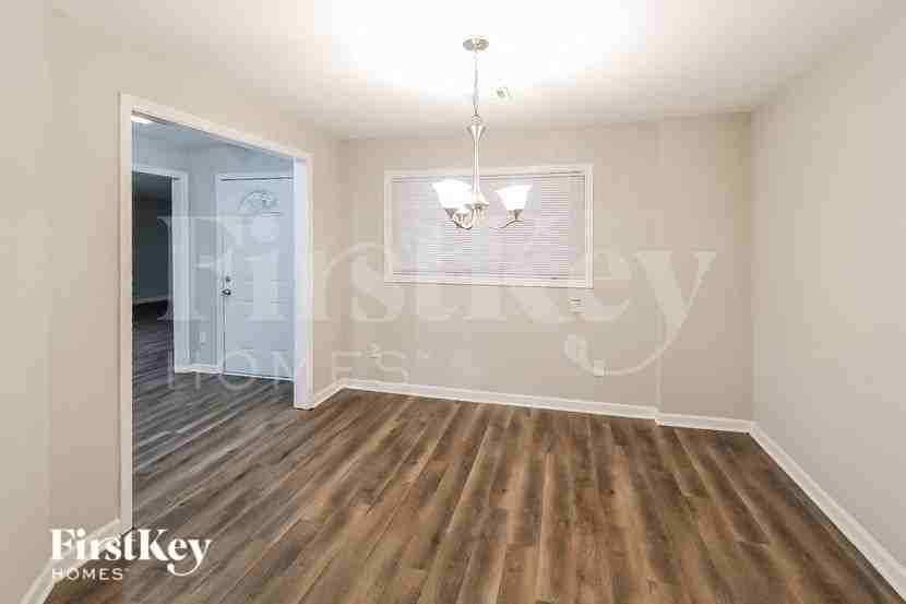 2483 Kings Park Cir - Photo 4 of 15