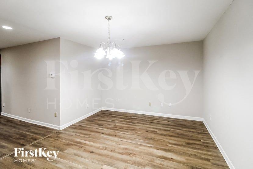 2483 Kings Park Cir - Photo 5 of 15
