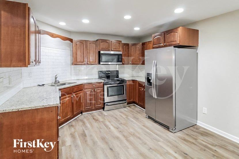 2483 Kings Park Cir - Photo 6 of 15