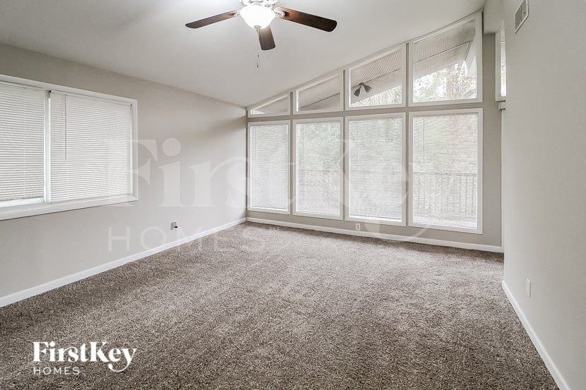 2483 Kings Park Cir - Photo 7 of 15
