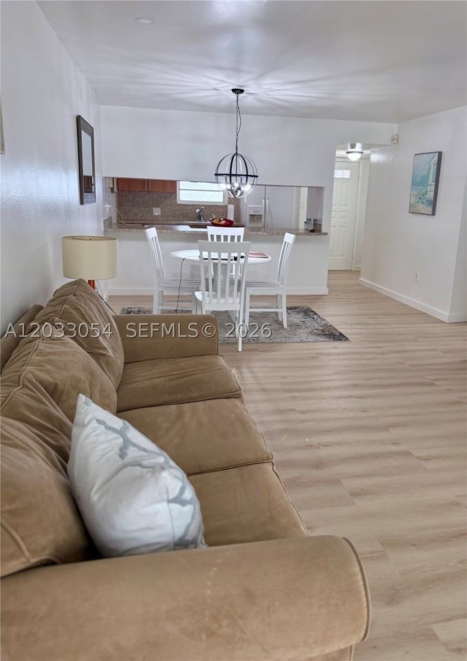 1235 Mariposa Ave #7 - Photo 5 of 11
