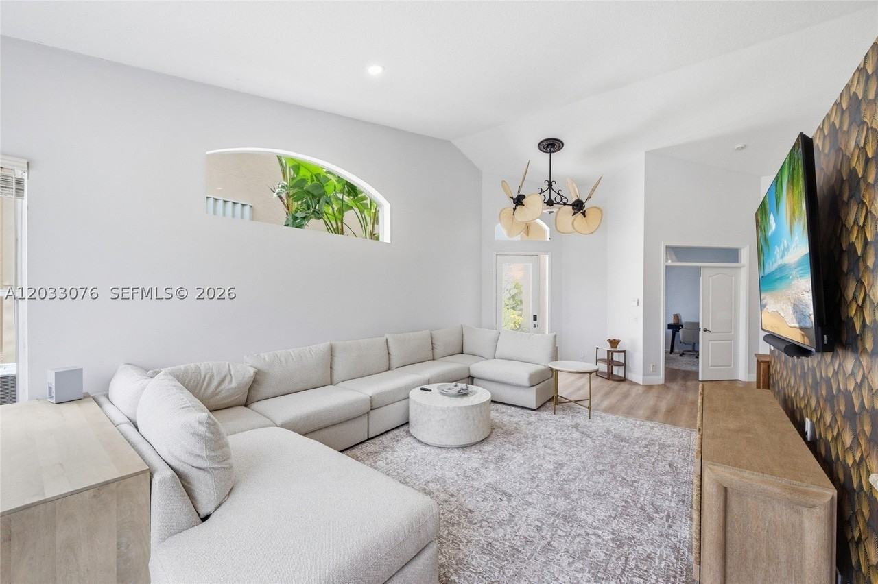 8141 Sandpiper Way - Photo 6 of 27