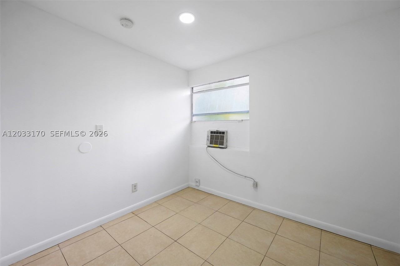 348 Ne 58th St #1 - Photo 4 of 6
