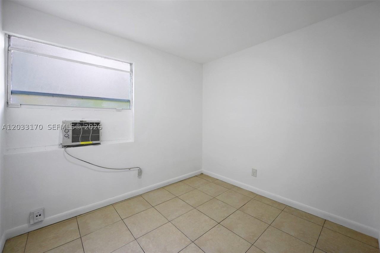348 Ne 58th St #1 - Photo 5 of 6