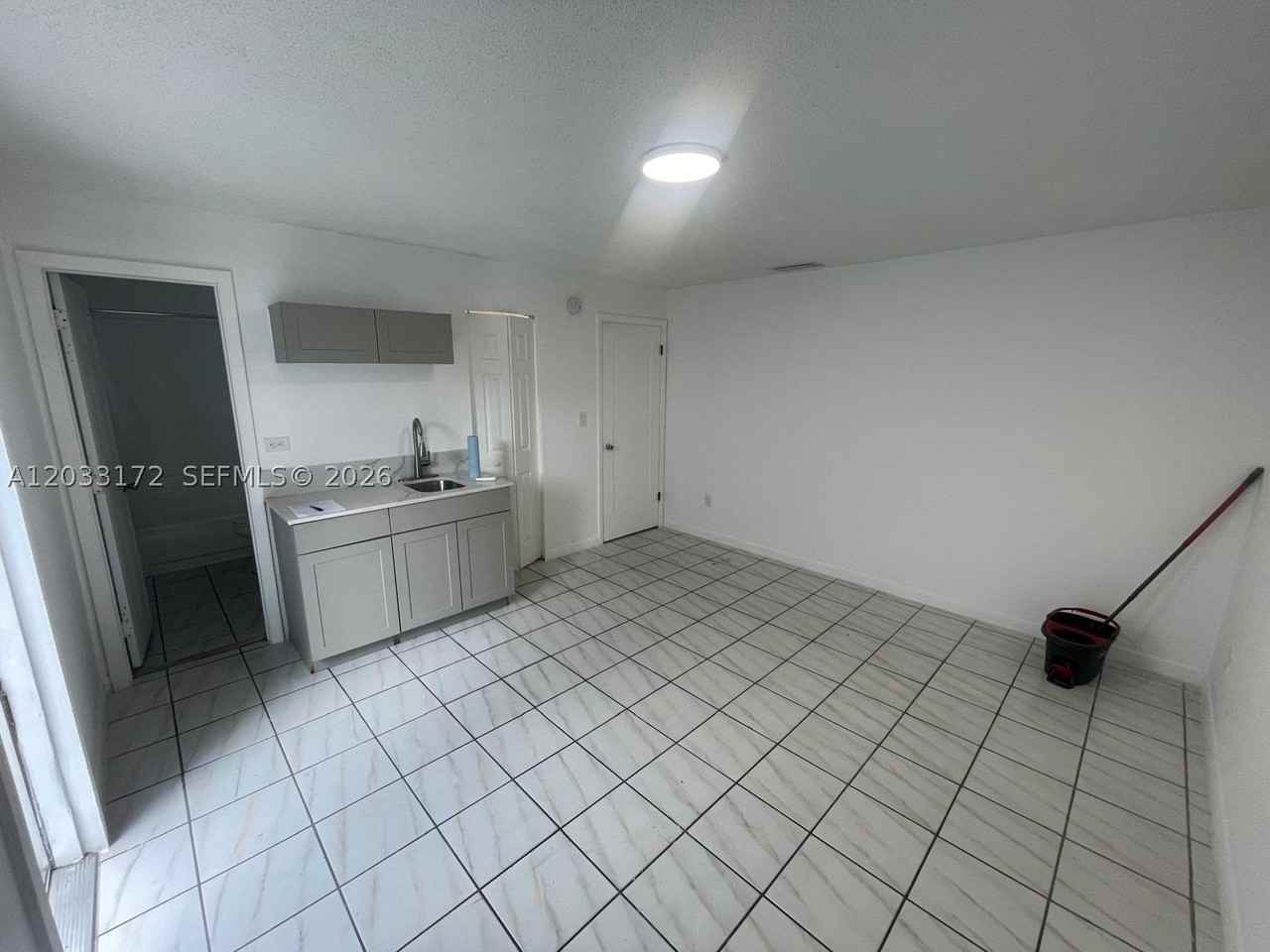 1717 Nw 16th St #B - Photo 2 of 6