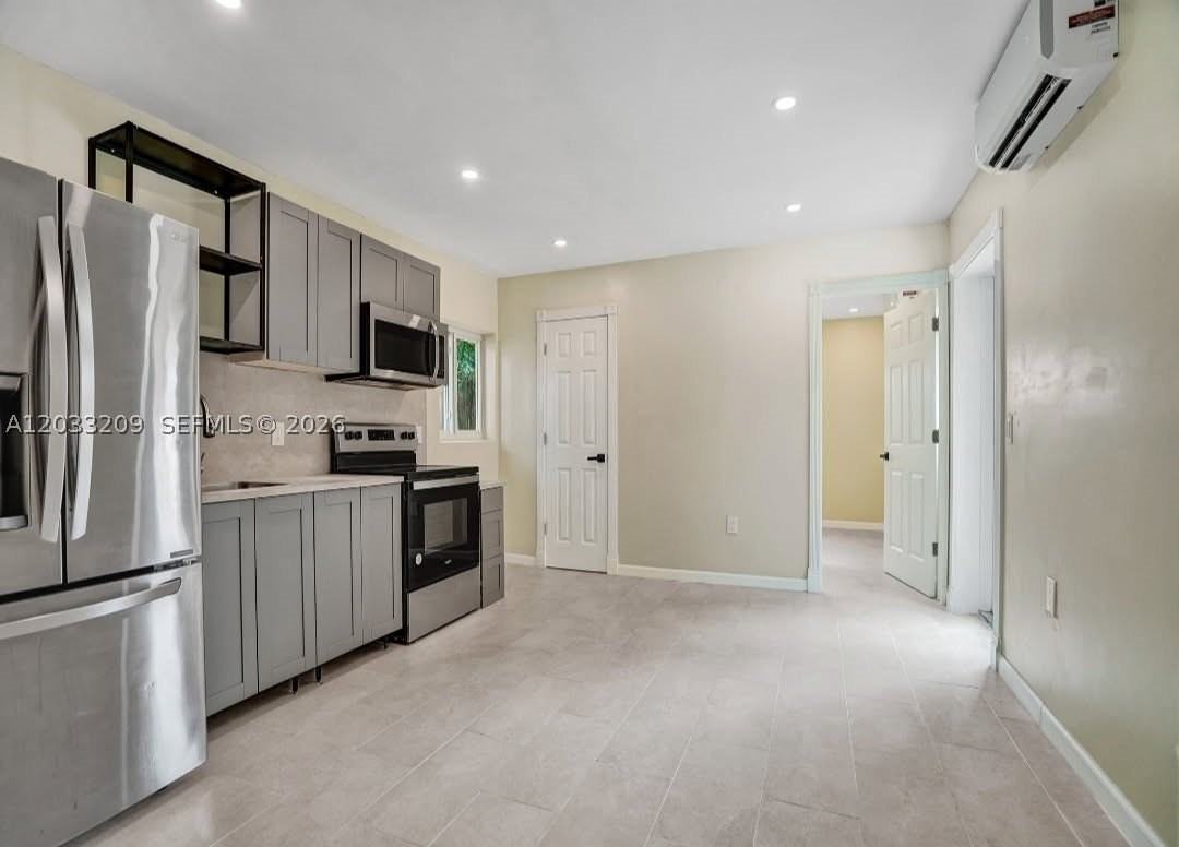 2442 Garfield St #4 - Photo 2 of 26
