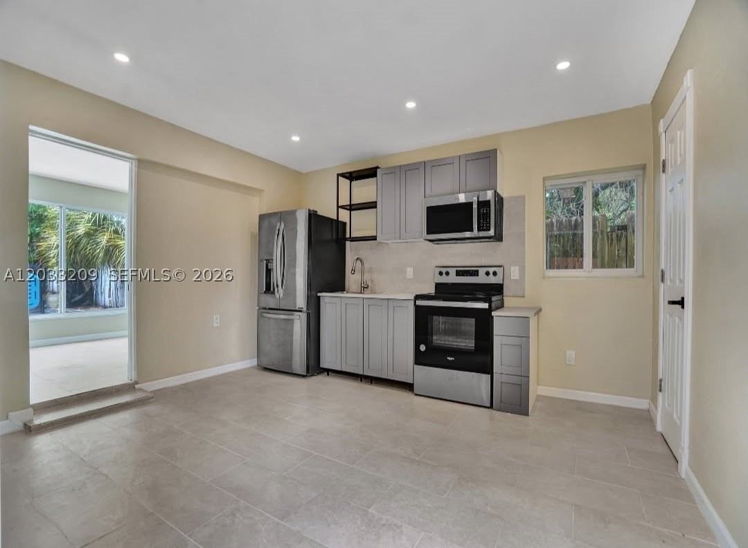 2442 Garfield St #4 - Photo 3 of 26
