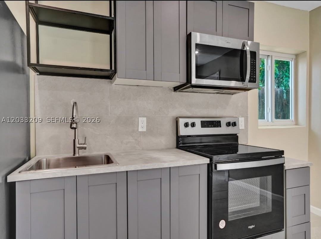 2442 Garfield St #4 - Photo 5 of 26