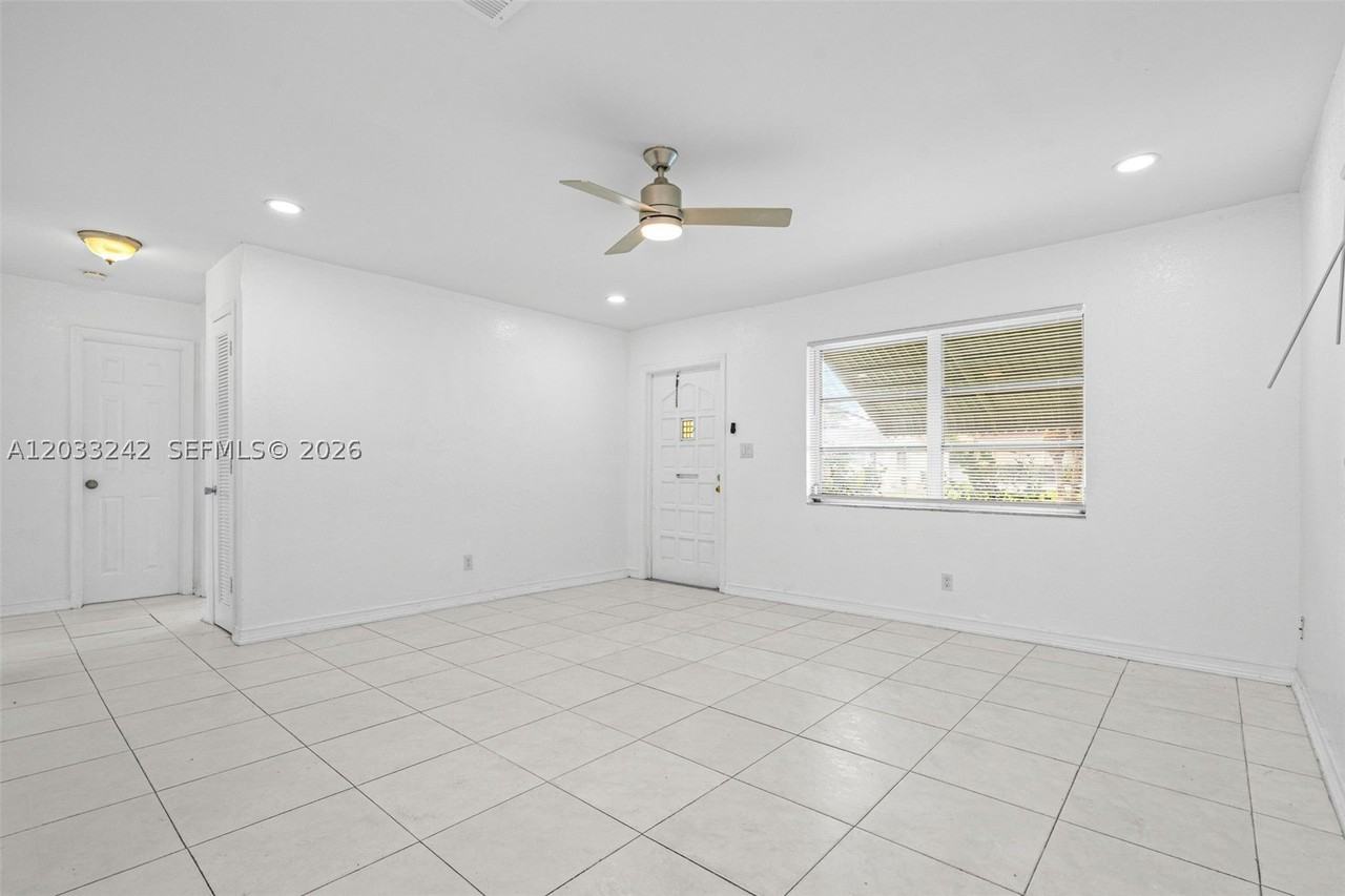 7505 Nw 58th St - Photo 7 of 29