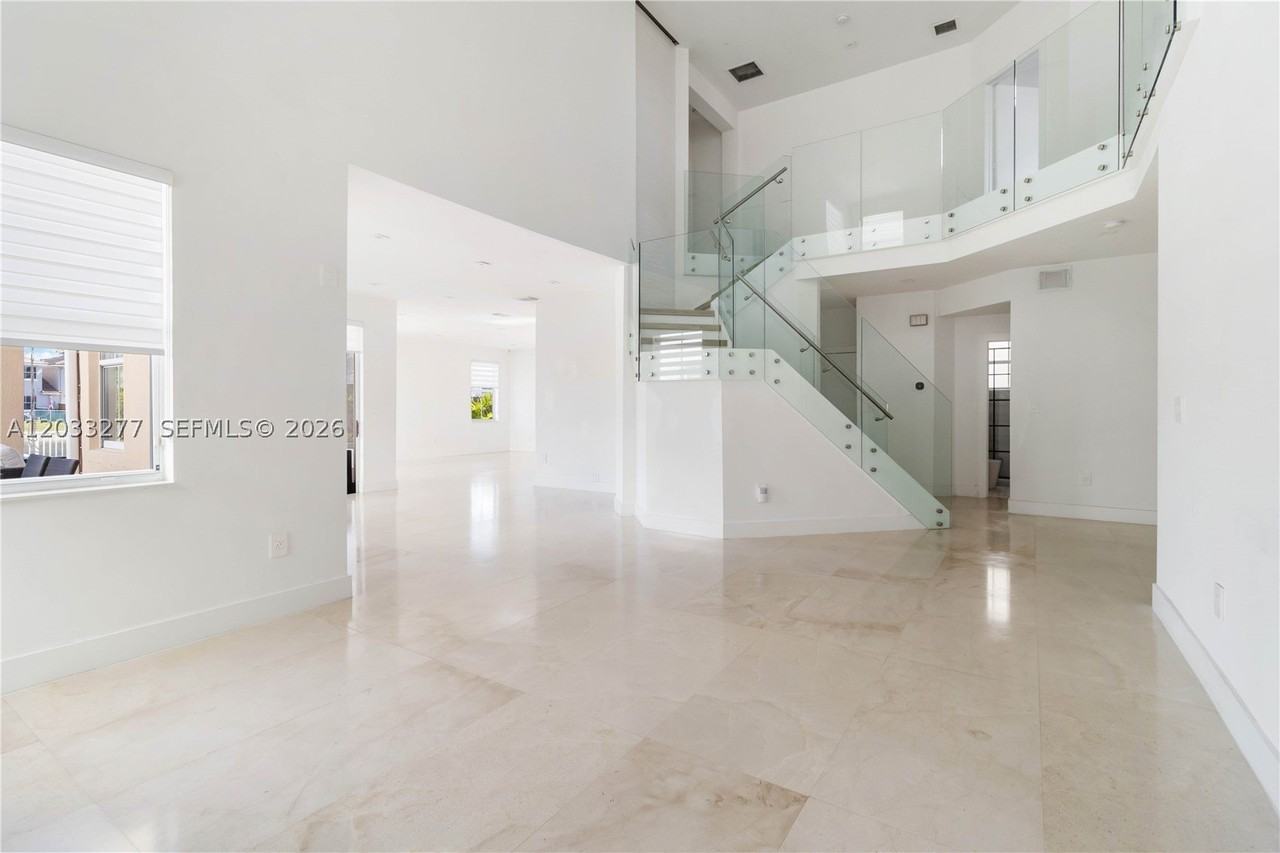 8551 Nw 110th Ave #8551 - Photo 3 of 33