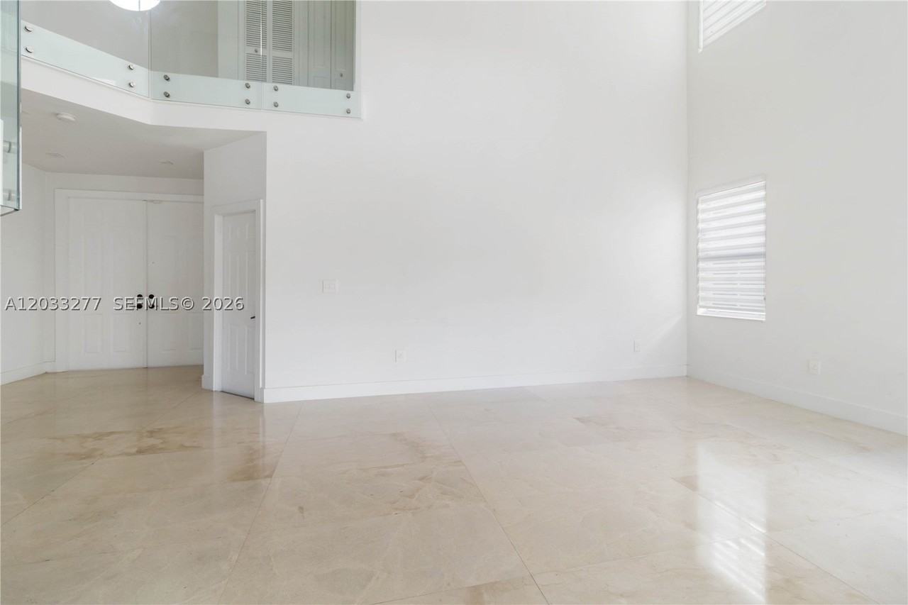 8551 Nw 110th Ave #8551 - Photo 4 of 33