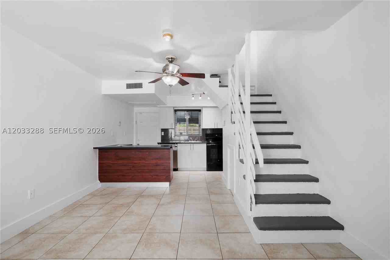 932 Sw 6th St #5 - Photo 4 of 29