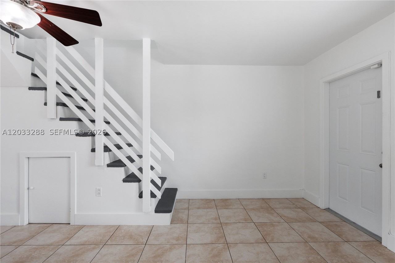 932 Sw 6th St #5 - Photo 6 of 29