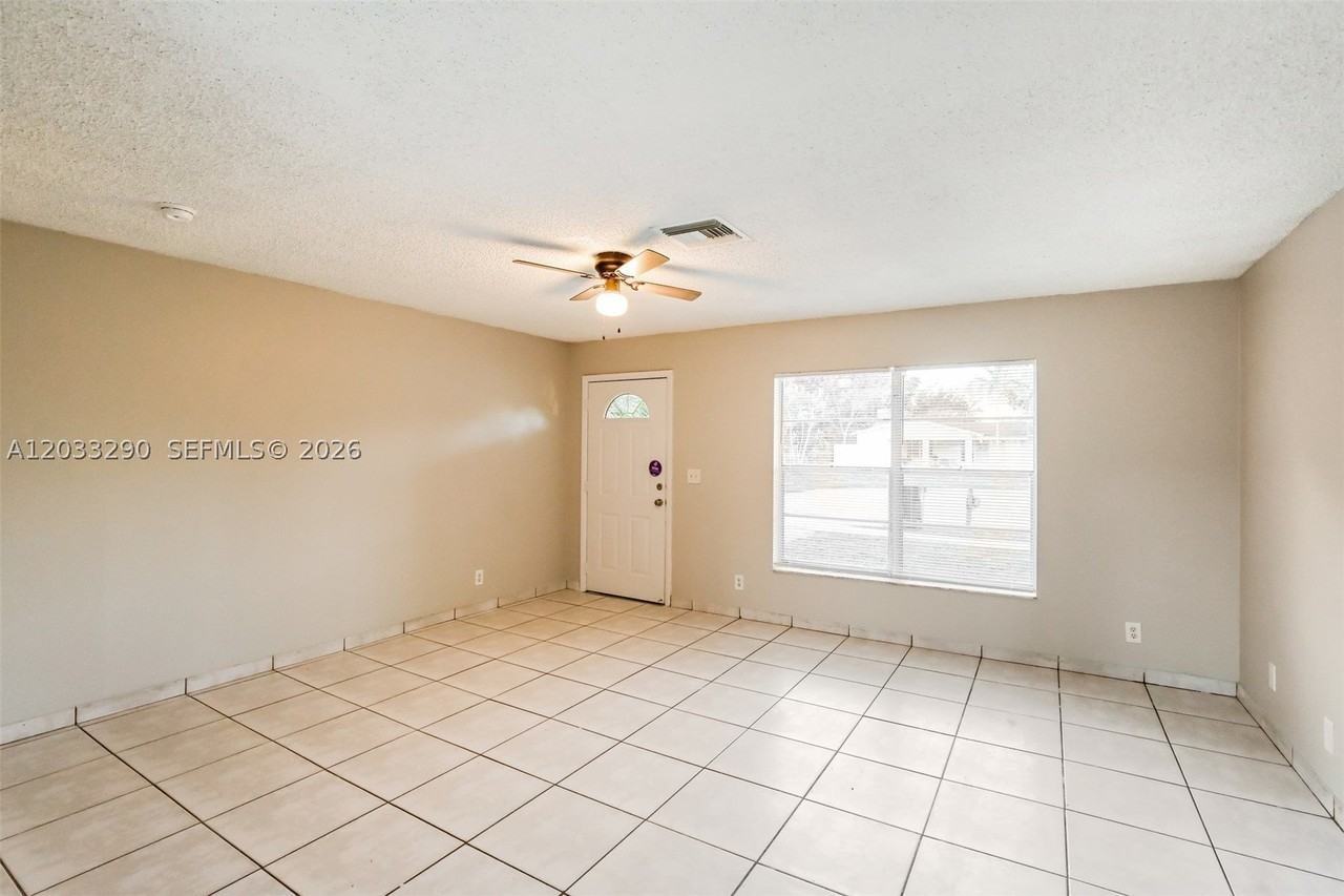 7820 Sw 9th St - Photo 4 of 18
