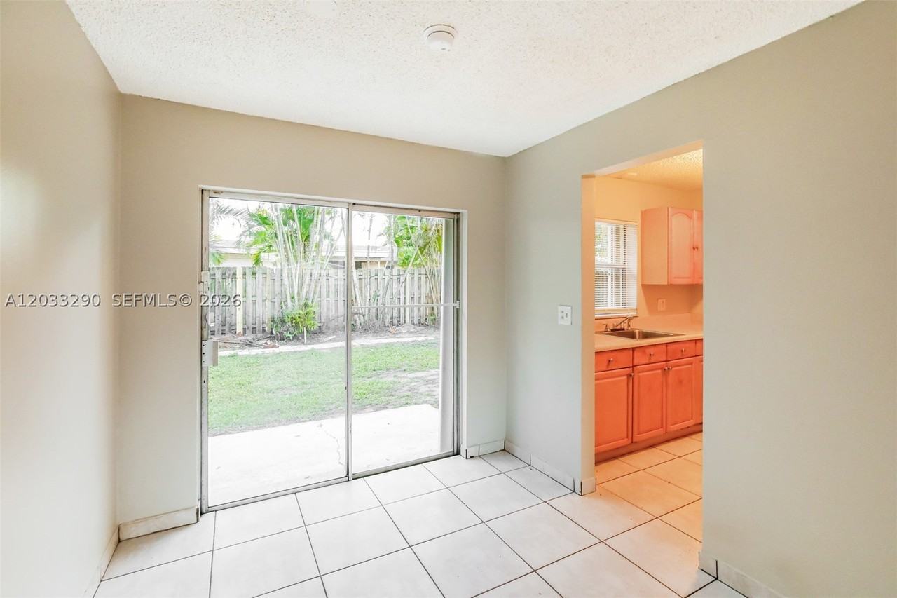 7820 Sw 9th St - Photo 6 of 18