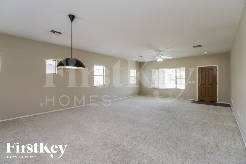 16074 W Banff Ln - Photo 3 of 15