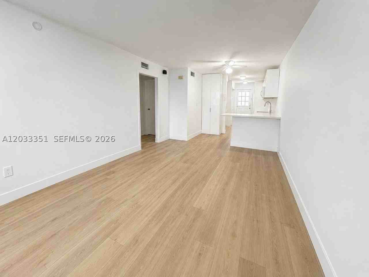 301 Bonaventure Blvd #7 - Photo 2 of 8