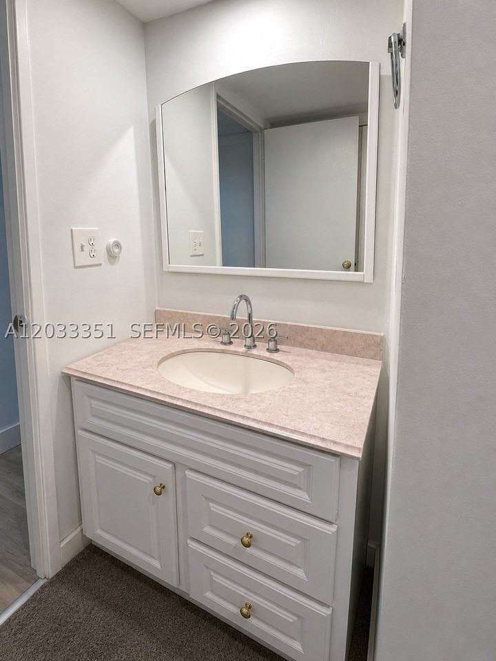 301 Bonaventure Blvd #7 - Photo 4 of 8