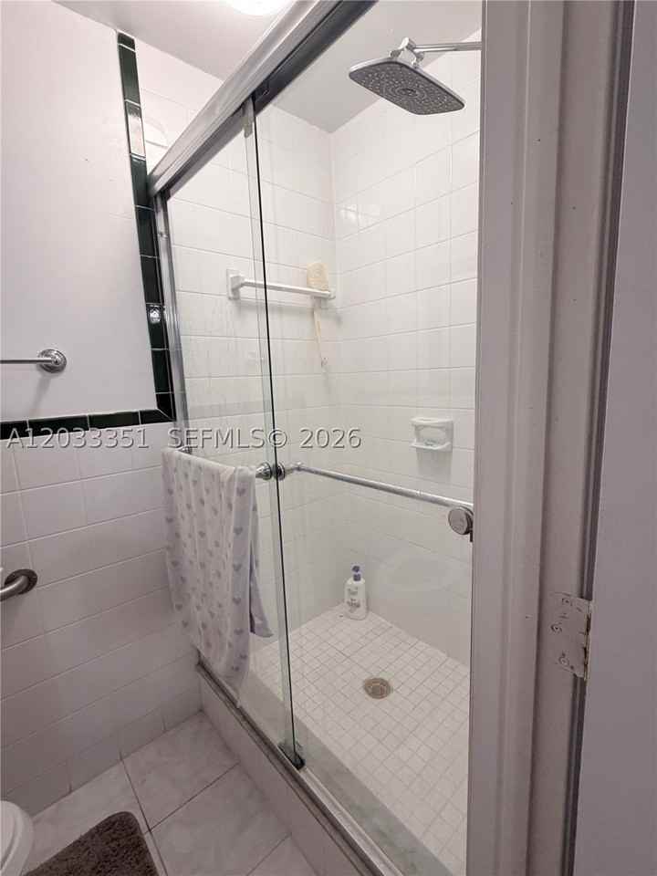 301 Bonaventure Blvd #7 - Photo 5 of 8