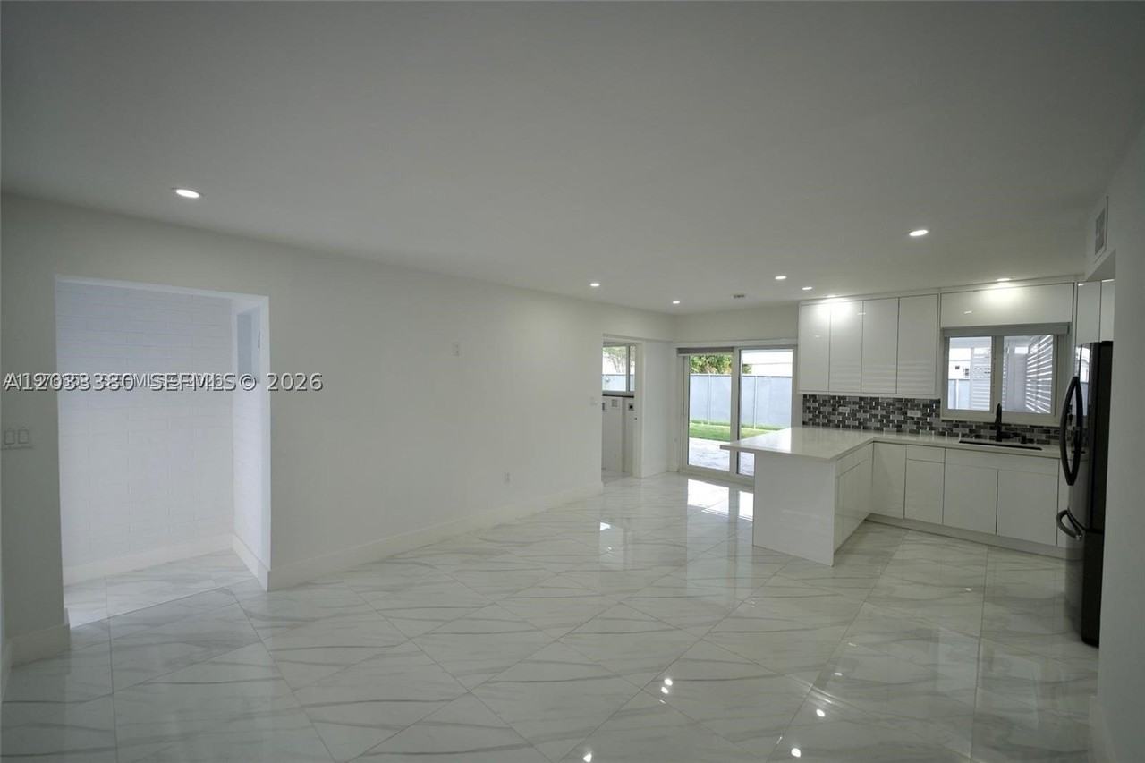 10381 Sw 32nd St #10381 - Photo 4 of 27