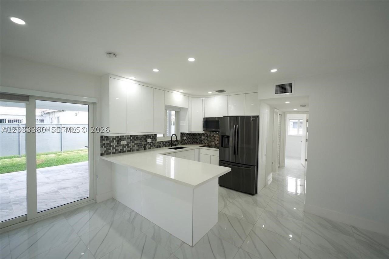 10381 Sw 32nd St #10381 - Photo 5 of 27