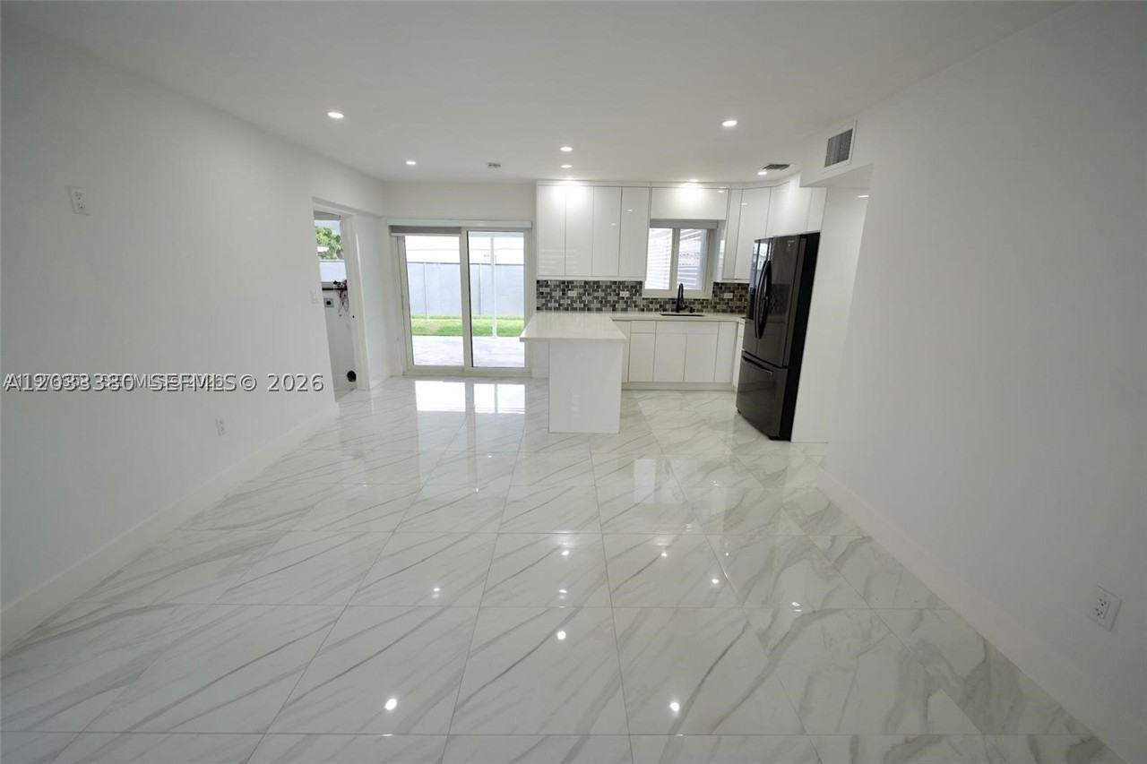 10381 Sw 32nd St #10381 - Photo 6 of 27