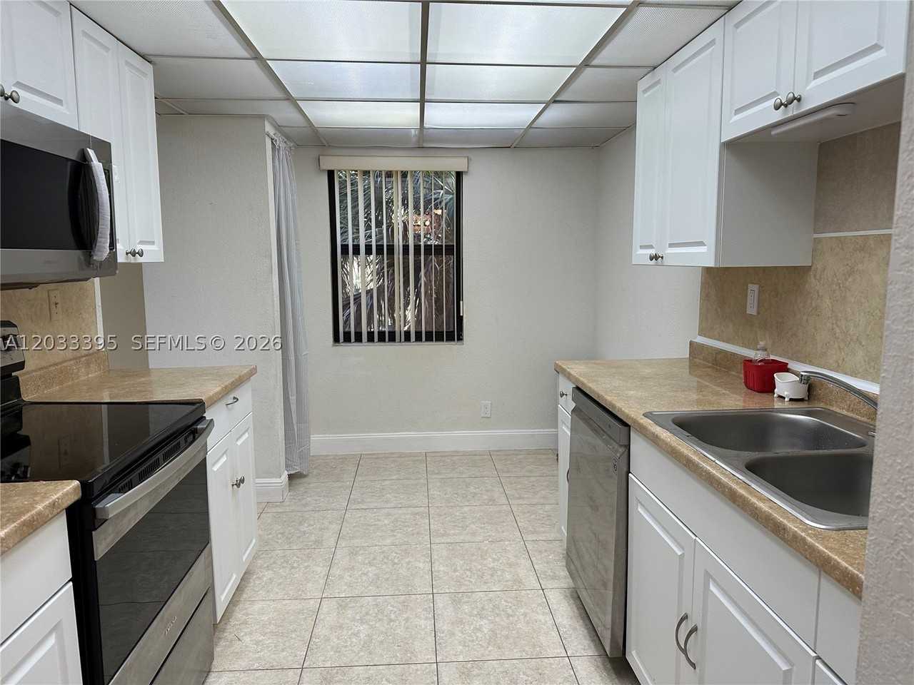 400 Commodore Dr #308 - Photo 2 of 20