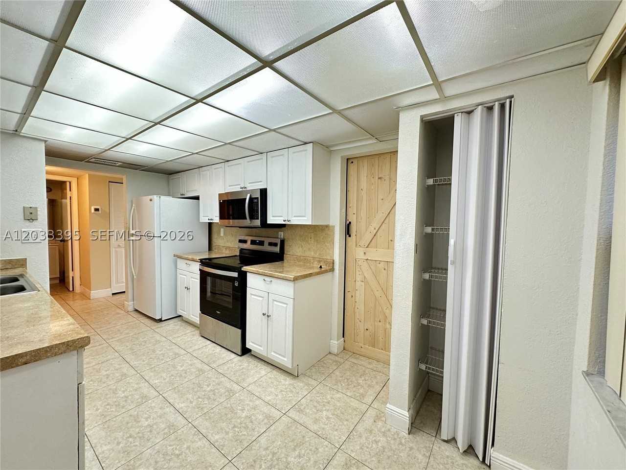 400 Commodore Dr #308 - Photo 4 of 20
