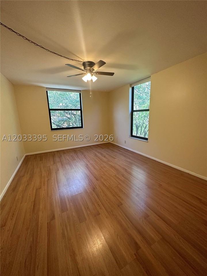 400 Commodore Dr #308 - Photo 5 of 20